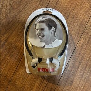 NWOT Maxell Black and White Stereo Headphones